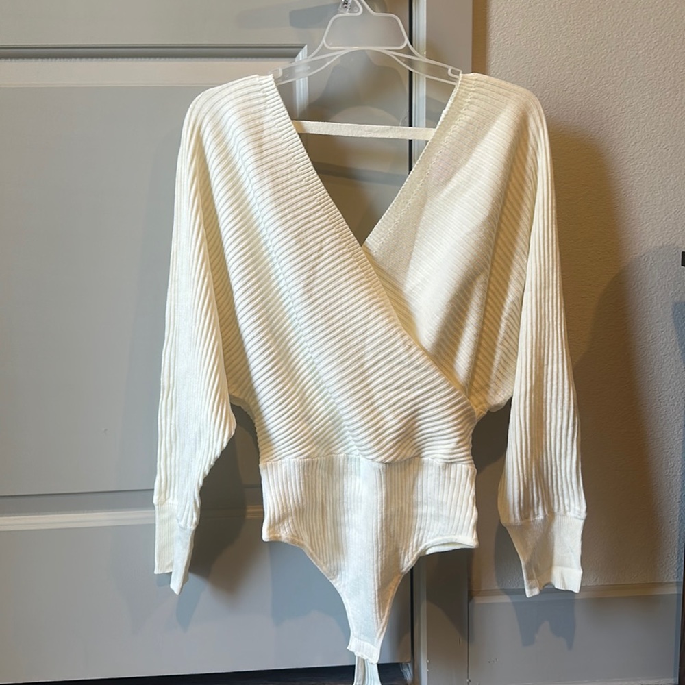 Never worn - didn’t come with tags - can only return for store credit